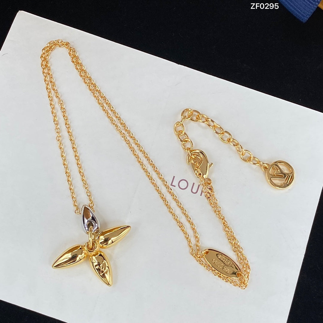 LOUIS VUITTON LOUISETTE PEDANT GOLD NECKLACE