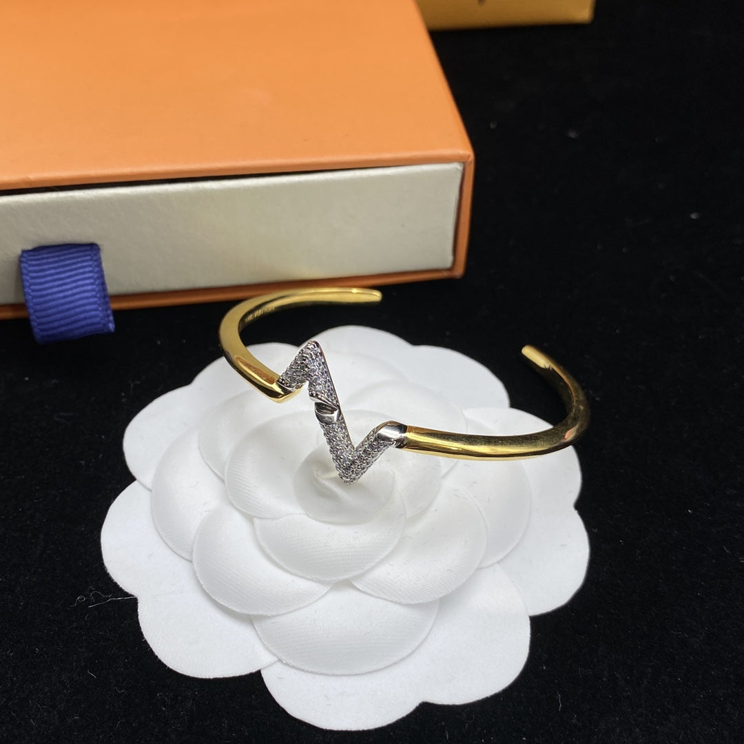 LOUIS VUITTON VOLTE UPSITE DOWN DIAMOND GOLD OPEN BRACELET