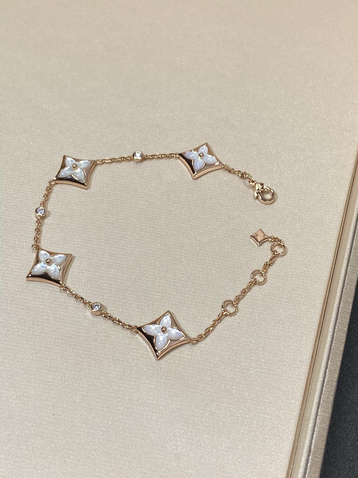 LOUIS VUITTON STAR 4 MOTIF MOP DIAMOND PINK GOLD BRACELET